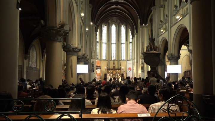 Suasana Misa Kenaikan Isa Almasih di Gereja Katedral Jakarta