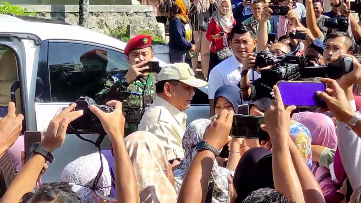 Kunker ke Pacitan, Menhan Prabowo Bagikan Ratusan Motor untuk Babinsa