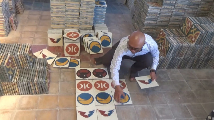 Kreatif! Meriahkan Pemilu, Perajin Tegel di Magelang Bikin Tegel Motif Partai Politik