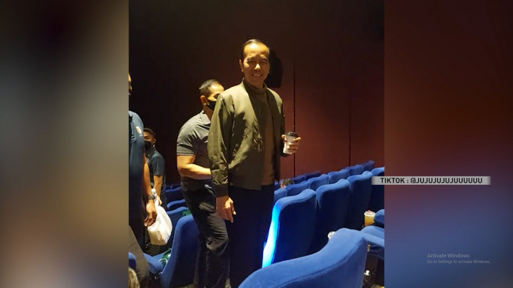 Momen Jokowi Ajak Ibu Iriana Nonton Bioskop di Bogor