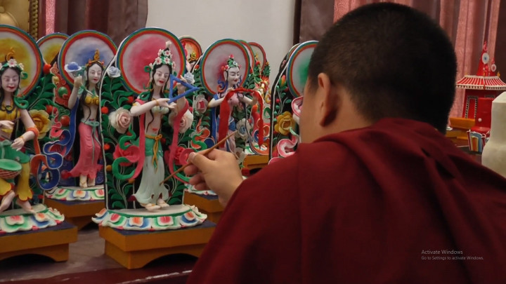 Jelang Perayaan Waisak, Sejumlah Umat Buddha Bikin Patung dari Mentega