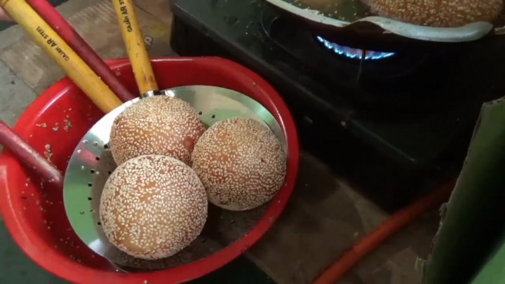 Wow! Onde-Onde Bondet Berdiameter 15 CM Banyak Diminati Berbagai Kalangan