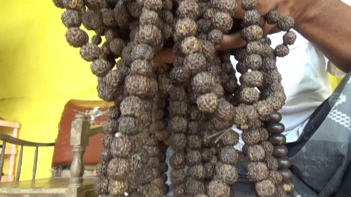 Wow! Tasbih Kuno Raksasa Berusia 400 Tahun di Polman