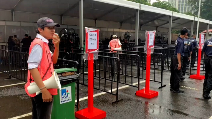 Penonton Mulai Serbu Loket Penukaran Tiket Laga Indonesia Melawan Argentina di GBK