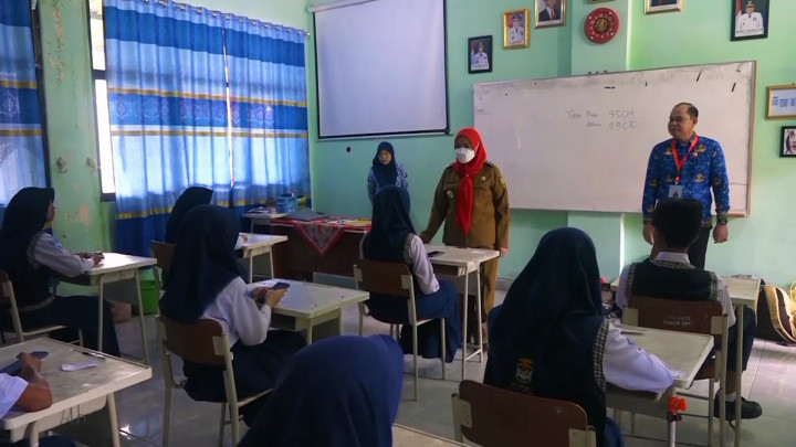 Wali Kota Bandar Lampung Berikan Beasiswa Kuliah untuk Anak Kurang Mampu