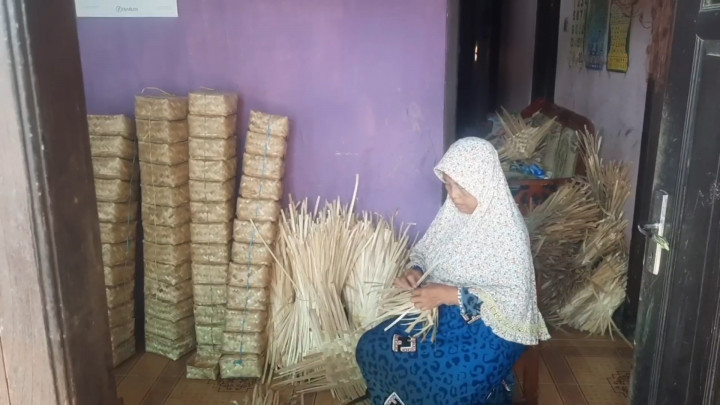 Jelang Iduladha, Perajin Besek Bambu di Kudus Banjir Orderan