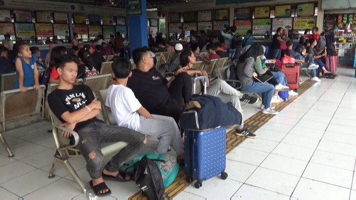 H-2 Jelang Iduladha, Pemudik Mulai Padati Terminal Kampung Rambutan