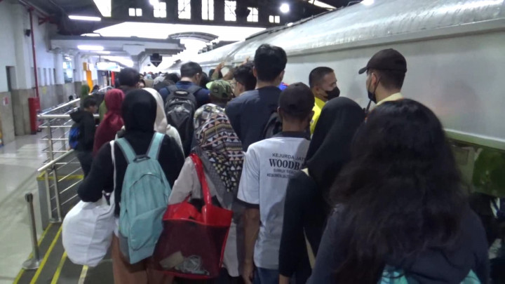 Jelang Libur Iduladha, Stasiun Bandung Dipenuhi Penumpang
