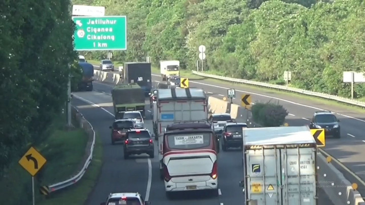 Libur Panjang Iduladha, Arus Kendaraan di Tol Cipularang Terpantau Padat