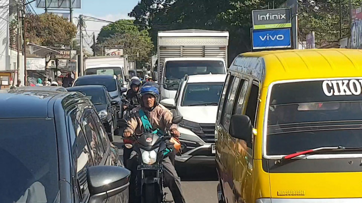 Libur Iduladha, Lembang Dipadati Kendaraan Wisatawan