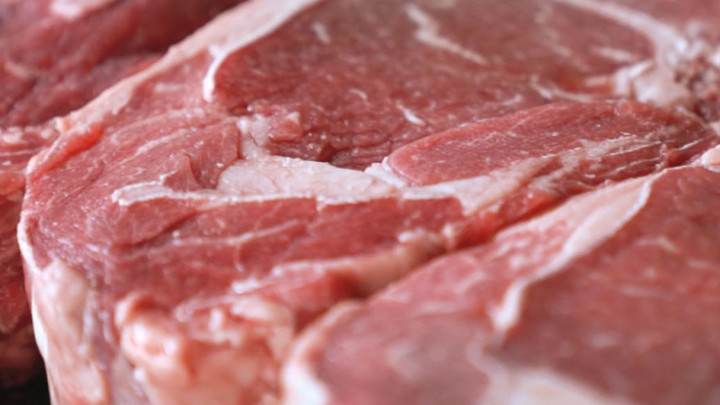 6 Cara Bersihkan Daging Kurban agar Awet dan Tetap Segar