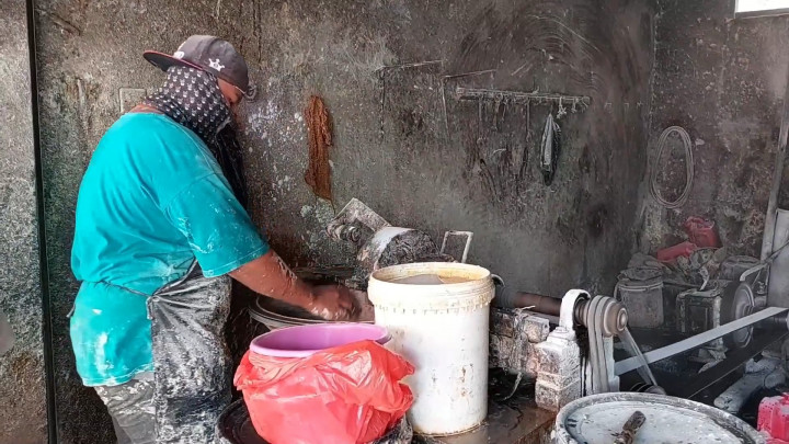 Rezeki Iduladha, Jasa Penggilingan Daging di Lamongan Kebanjiran Order