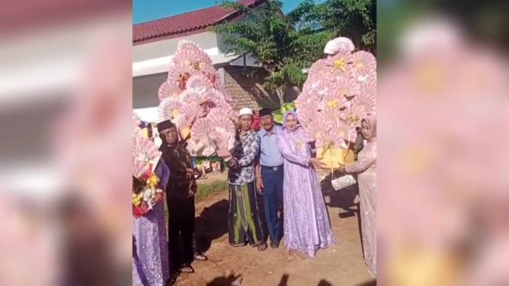 Wow! Pernikahan Mewah dengan Seserahan Total Rp1 Miliar di Sumenep