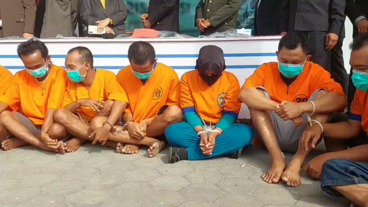 Pasutri di Probolinggo Kompak Curi Motor Pakai Kendaraan Pelat Merah