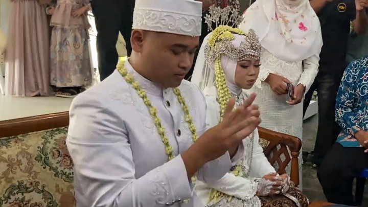 Haru! Momen Pernikahan Pasangan di Kulon Progo, Ijab Kabul Pakai Bahasa Isyarat