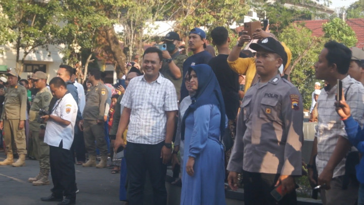 Momen Tangis Haru Ratusan Warga Sambut Kepulangan Jemaah Haji di Jateng