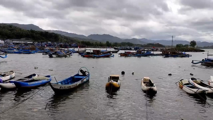 Gelombang Laut Capai 6 Meter, Nelayan di Pacitan Diimbau Tak Melaut