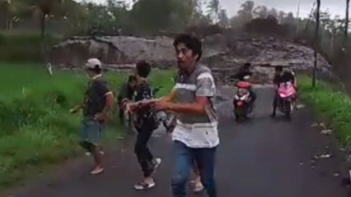 Detik-detik Kepanikan Warga saat Lahar Dingin Semeru Meluap di Lumajang