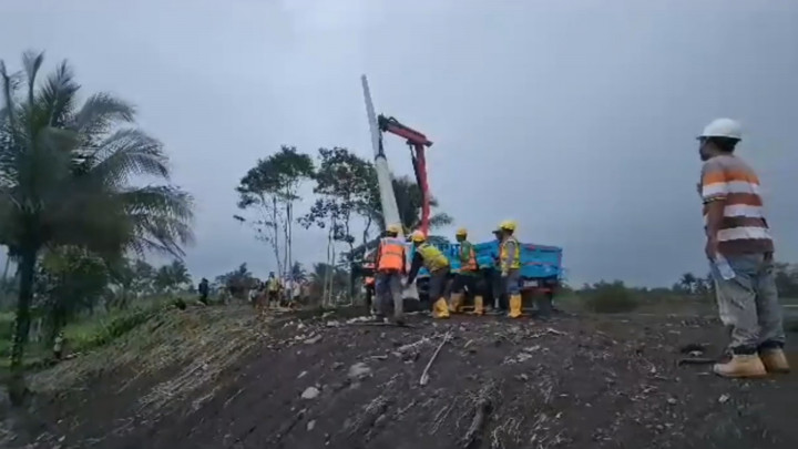 Banjir Lahar Semeru Hantam Tiang Listrik, 34.783 Pelanggan Terdampak