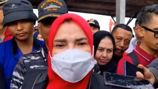 Wali Kota Lampung Turun Langsung Ikut Bersihkan Pantai Sukaraja