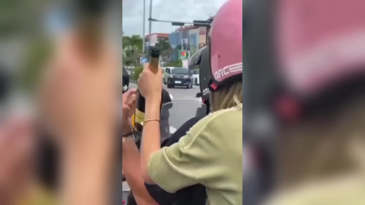 Viral! WNA Mabuk Sambil Berkendara dan Gunakan Plat Palsu di Bali