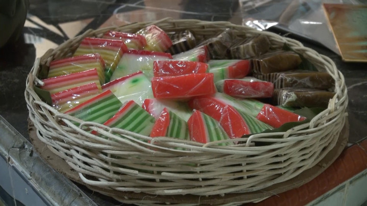 Cantik dan Enak! Mencicipi Manisnya Kue Lapis Pepe Pelangi