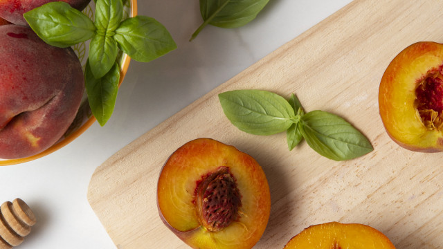 5 Khasiat Rutin Mengonsumsi Buah Persik bagi Kesehatan