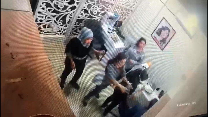 Terekam CCTV! Aksi Koboi Pria di Bandar Lampung