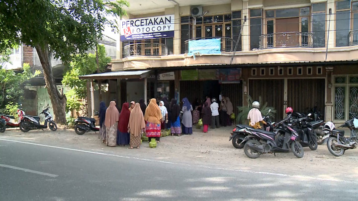 Distribusi Terkendala, Warga Aceh Harus Antre untuk Beli Elpiji 3 Kg