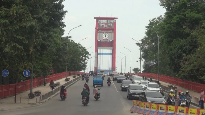 Cat Mulai Pudar, Jembatan Ampera Palembang Dicat Ulang