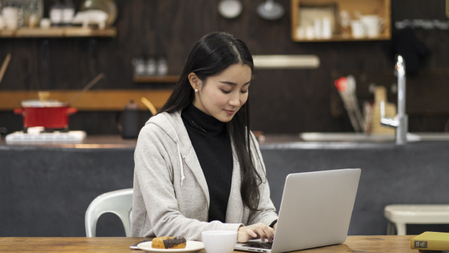 3 Tips Tetap Nyaman saat Work from Cafe, Coba Yuk!