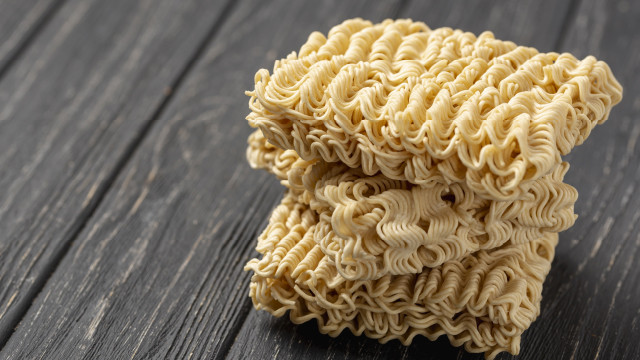 Sehatkah Makan Mi Instan Setiap Hari? Kenali Dampak Kesehatannya Yuk!