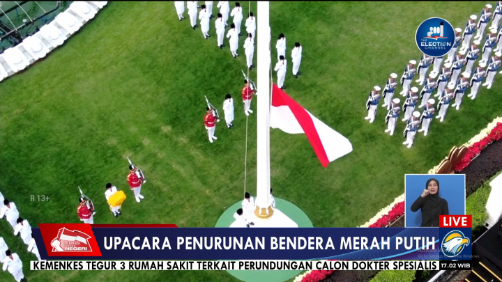 Detik-detik Penurunan Bendera Merah Putih di Istana Merdeka