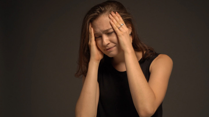 5 Tips Atasi Migrain saat Menstruasi Secara Alami