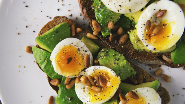 Harus Tahu! Ini Jam Makan Terbaik Bagi Penderita Asam Lambung!