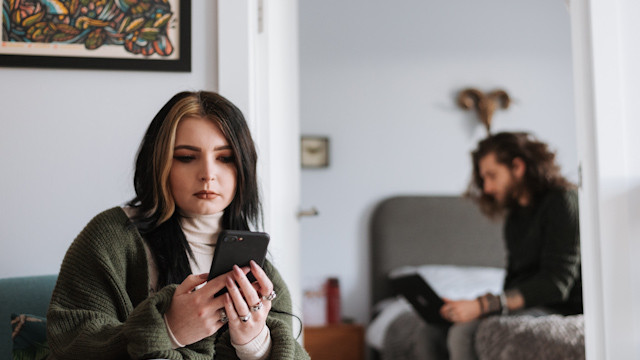 3 Cara Tetap Menjaga Hubungan Dengan Pasangan Meski Sibuk Masing Masing