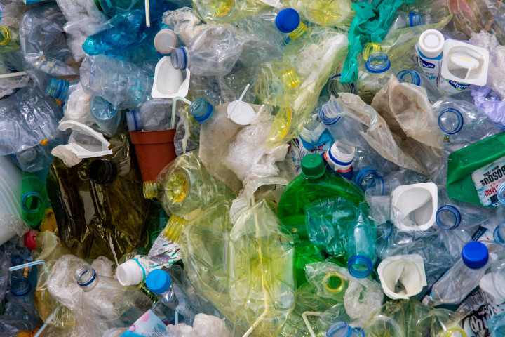 4 Tips Mengolah Sampah Plastik Menjadi Benda Bernilai