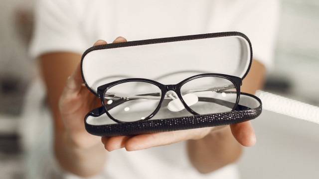 Jaga Kesehatan Mata! Inilah 3 Manfaat dari Kacamata Anti Radiasi!