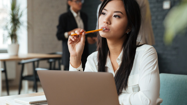 3 Alasan Ini Mungkin Sebabkan Kamu Sering Melamun, Pernah Alami?