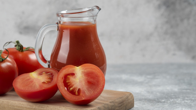 Discover the Remarkable Benefits of Drinking Tomato Juice for Bright and Healthy Skin