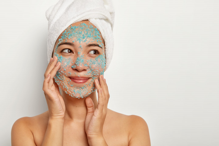 Harus Tahu! Hindari 4 Kesalahan yang Sering Dilakukan saat Eksfoliasi