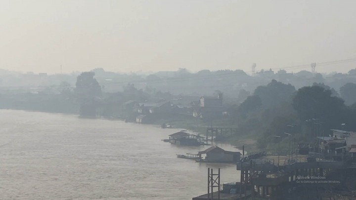 Penampakan Kabut Asap Selimuti Kota Palangka Raya