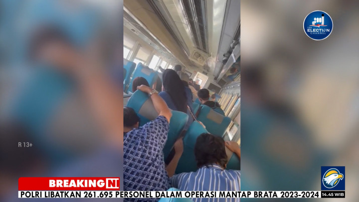 Suasana Penumpang di Dalam KA Argo Semeru yang Anjlok