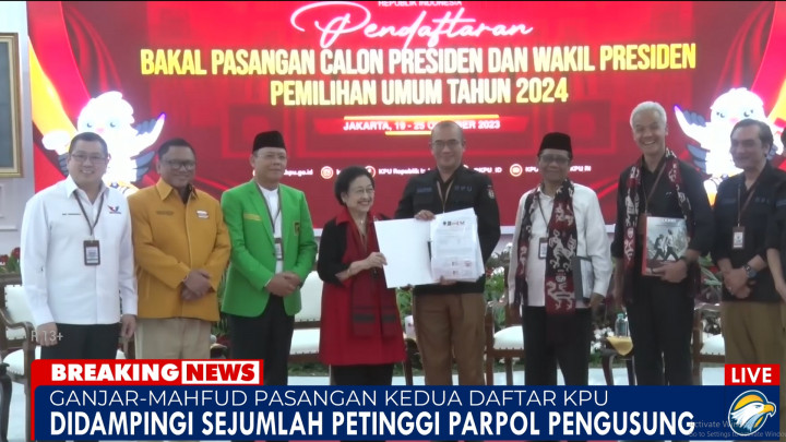 Pasangan Ganjar-Mahfud Serahkan Dokumen Persyaratan ke KPU