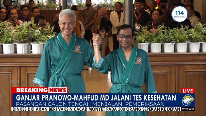 Berjabat Tangan, Ganjar-Mahfud Siap Jalani Rangkaian Tes Kesehatan di RSPAD