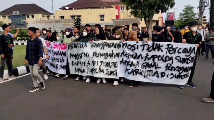Tak Mampu Tangani Karhutla, Mahasiswa Demo Desak Kapolda Sumsel Mundur