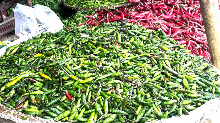 Harga Cabai Mahal, Masyarakat Lebih Pilih Cabai Kering