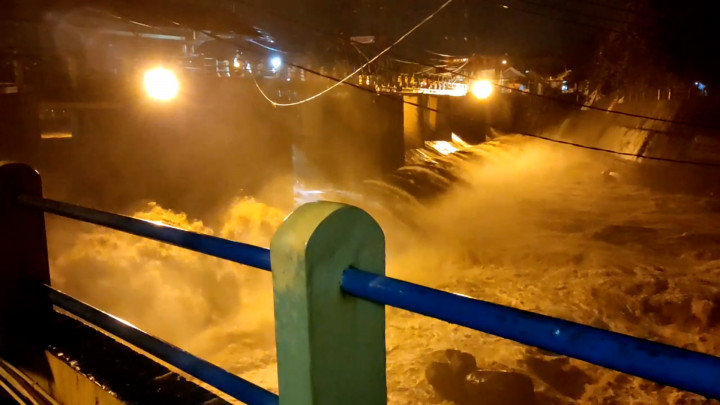 Waspada! Tinggi Muka Air 100 Cm, Bendung Katulampa Saat Ini Siaga Tiga