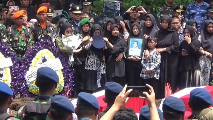 Suasana Haru Pemakaman 3 Awak Pesawat Super Tucano TNI AU