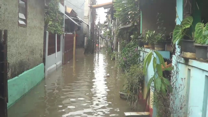 Ratusan Rumah Warga Bidara Cina Terendam Banjir